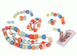 Іграшка дерев’яна 'Шнурівка у відрі 90деталей', 90 Lacing Beads, 53818, CLASSIC WORLD 53818