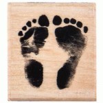 Штамп гумовий на дерев’яній основі Stampabilities 'Tiny feet' Маленькі ніжки 3*3,5см.